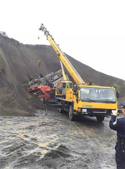 新荣区上犹道路救援